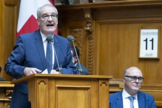 Le conseiller fédéral Guy Parmelin a été longuement questionné lors de la session extraordinaire sur Gaza. KEYSTONE/PETER SCHNEIDER
